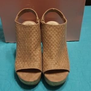 4 in wedge heels 7.5